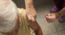 Vacimóveis levam vacinação contra a gripe a instituições de idosos em Betim