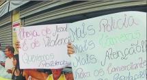 Comerciantes protestam contra onda de assaltos Comerciantes protestam contra onda de assaltos